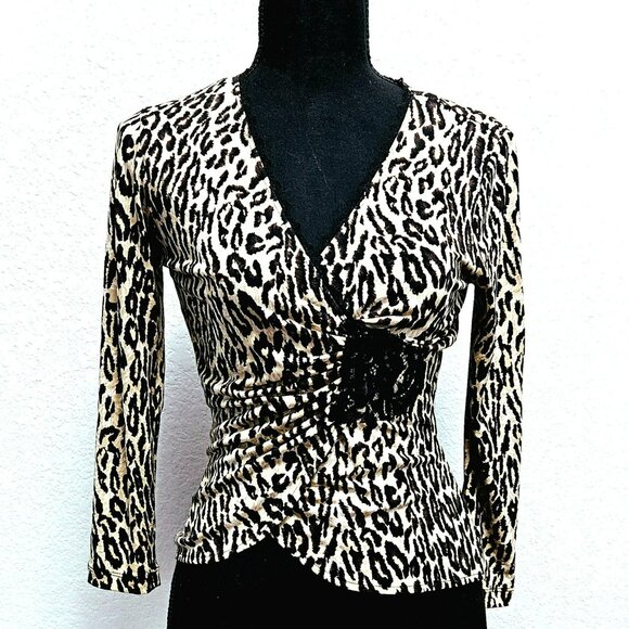 Women's Top Stretchy Leopard Print w/ Rouching & Black Lace Accent V Neck XS - Picture 2 of 3